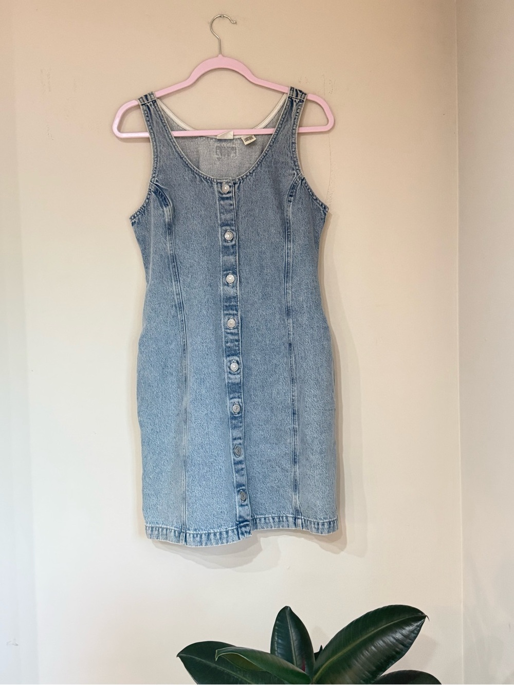 Levi’s Light Wash Button Front Denim Dress Size Medium Sleeveless Jean Dress - Picture 2 of 7